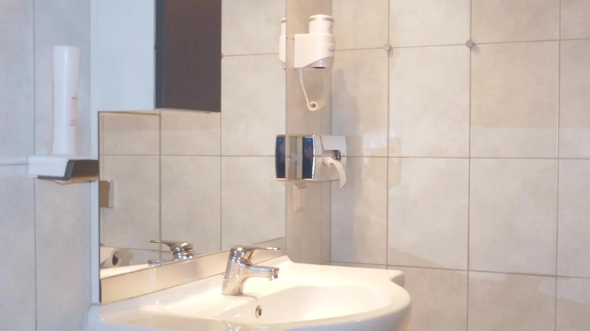 Hotel Das Reinisch Just Rooms Schwechat